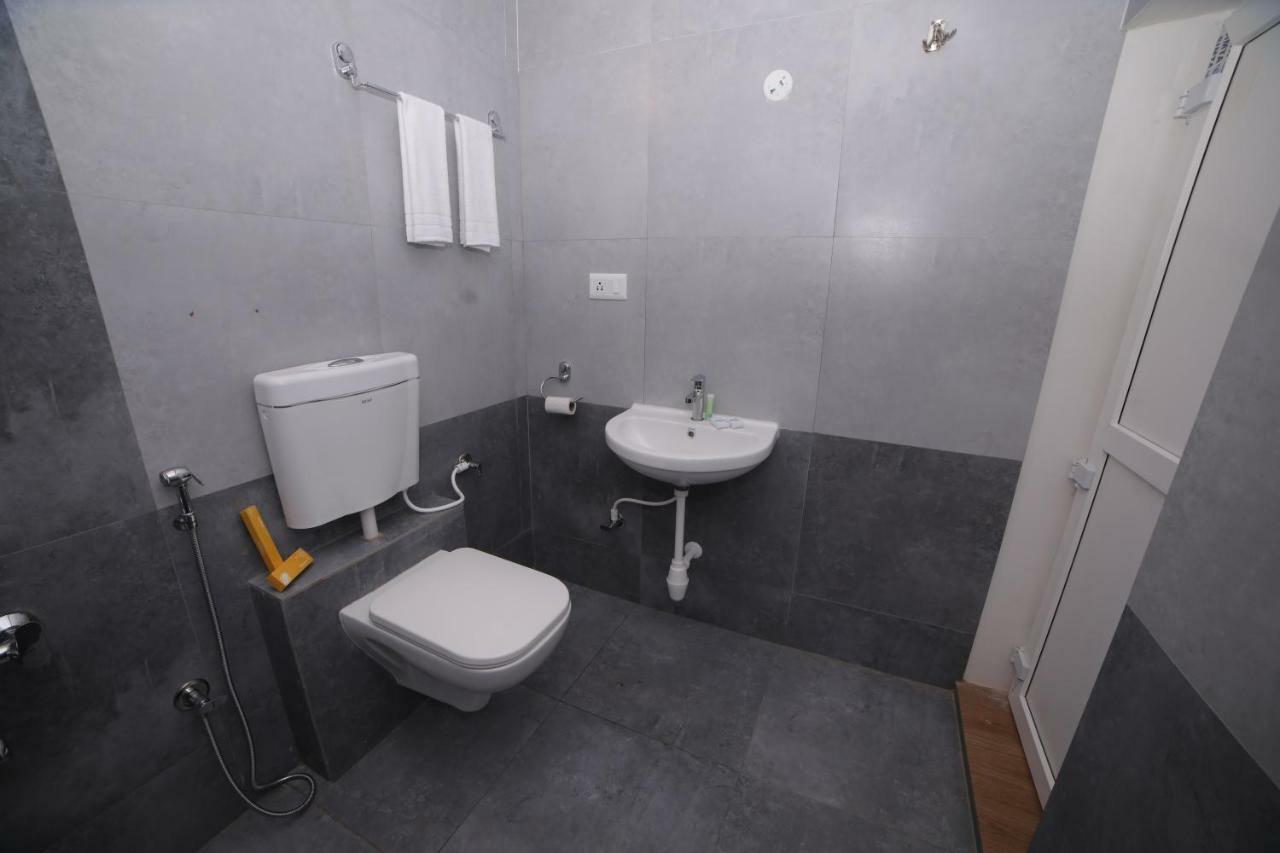The Base Inn Пондичерри Экстерьер фото